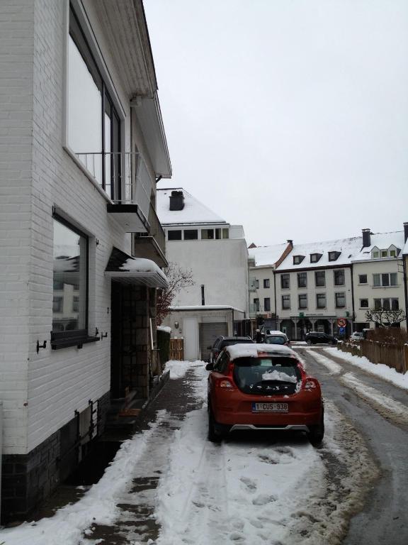 Guesthouse Au Coin De La Rue Malmedy Bagian luar foto