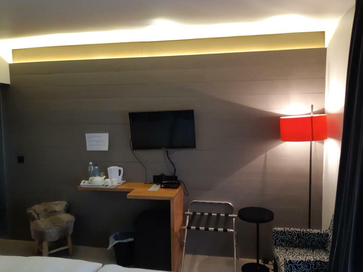 Guesthouse Au Coin De La Rue Malmedy Bagian luar foto