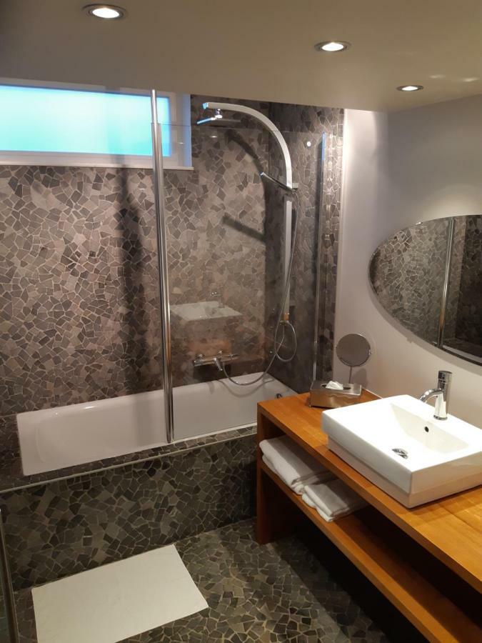 Guesthouse Au Coin De La Rue Malmedy Bagian luar foto