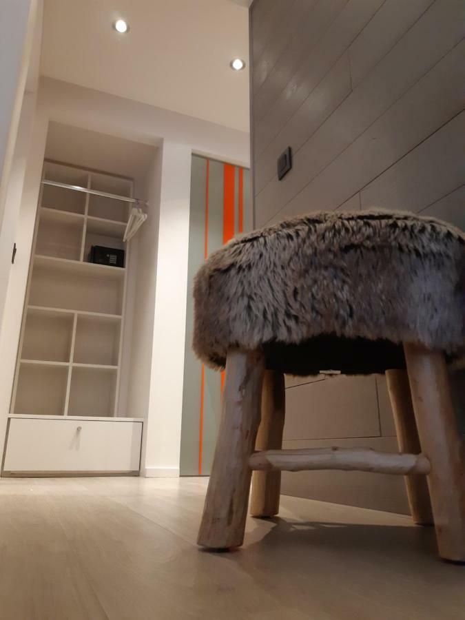 Guesthouse Au Coin De La Rue Malmedy Bagian luar foto